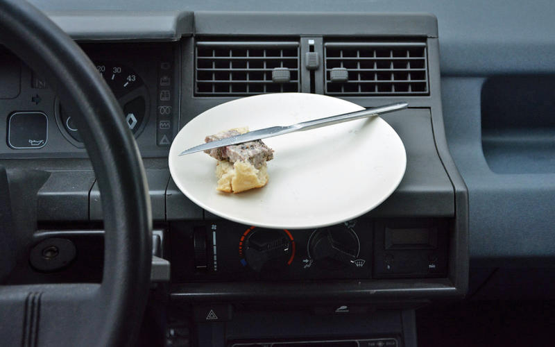 jedlo na volante - najzvlastnejsie cestne zakony - blog dovozy aut zo zahranicia | dovozyaut.sk