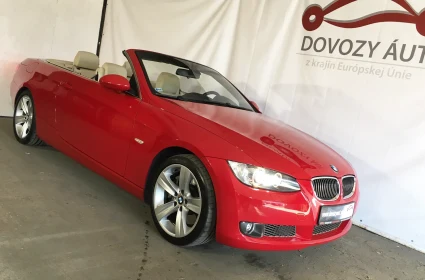 Nedávno dovezené červené BMW 330i cabrio | dovozyaut.sk