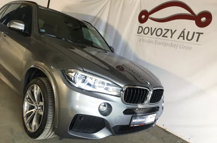 Nedávno dovezené strieborné BMW X5 | dovozyaut.sk