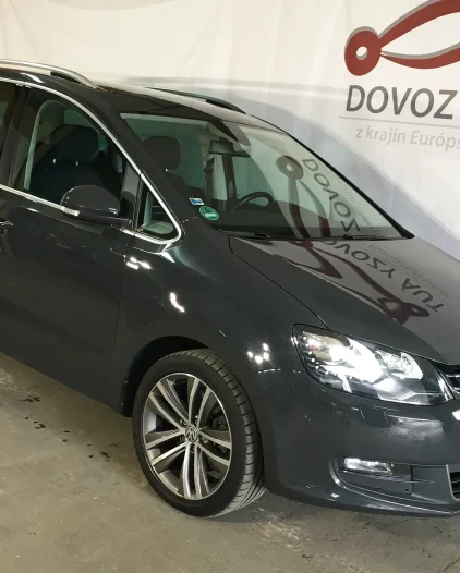 Nedávno dovezený tmavo sivý VW Sharan | dovozyaut.sk