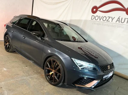 šedý Seat Leon ST Cupra 4Drive dovezený zo zahraničia cez dovozyaut.sk | dovozyaut.sk